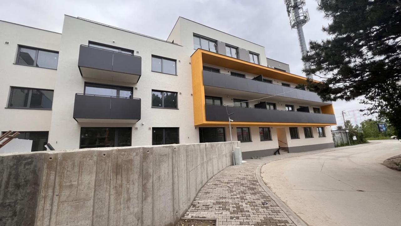 Air-Conditioned 2 Room Apartment, With Terrace, Rovinka 203 Экстерьер фото